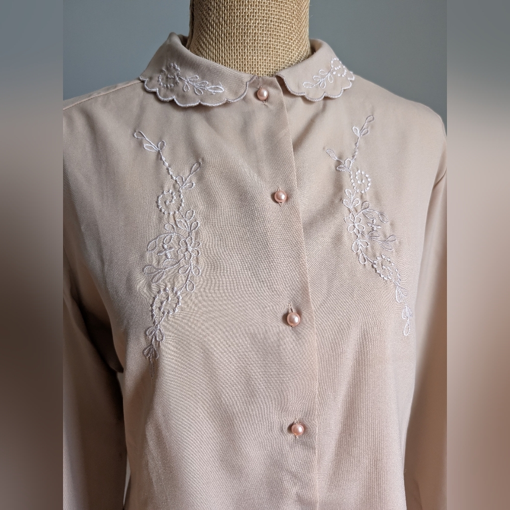 Vintage beige embroidered blouse